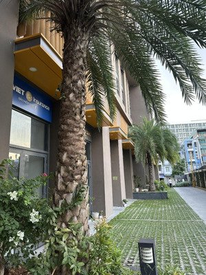 chính chủ bán nhà mặt tiền kinh doanh khu cao cấp giá cực tốt