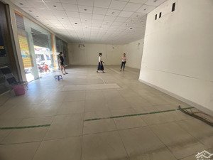 cho thuê nhà 2 mặt tiền tôn đức thắng. ngã tư lớn