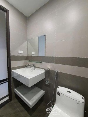 cần bán nhanh căn nhà mới xây ở thuỵ hà, bắc hồng 44m2 ô tô vào tận nhà