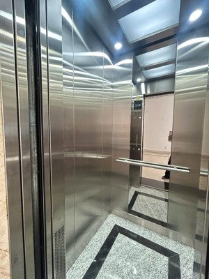 cho thuê nhà phố trục chính d2a đường thông, gần trường, gần công viên giá 60tr/ tháng
