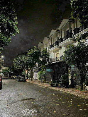 cho thuê nhà 4pn, 3wc, 70m2 tại kđt phúc đạt, 12 triệu vnd/th