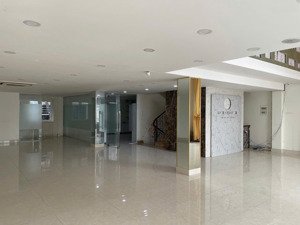 bán nhà 7 tầng diện tích sàn : 1009m2 có thiết kế cải tạo được : 54 phòng chdv