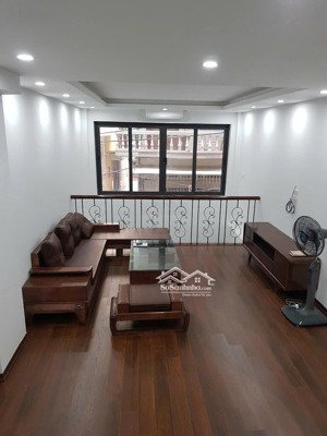 cho thuê nhà dt 120m2 - 4 tầng, ô tô đỗ cửa tại lê văn lương, thanh xuân, hà nội