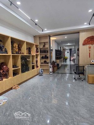 bán nhà 5 tầng có thang máy trung tâm phố biển nha trang đường trần nguyên hãn