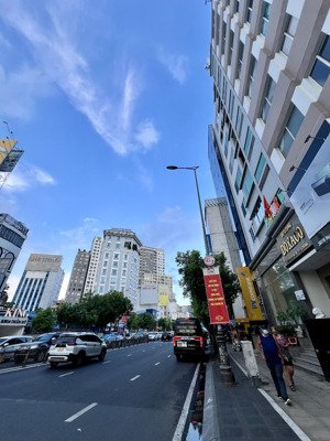 toà nhà văn phòng hạng b - kết hợp penhouse 3 tầng thượng - nguyễn văn trỗi - mặt tiền 11m / hdt 3t