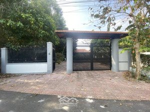 chỉ 19tr cho thuê biệt thự rộng gần 1000m2 ngay trung tâm tp bà rịa, gần biển.