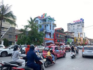 mặt tiền siêu rộng phố đà nẵng cho thuê giá hợp lý