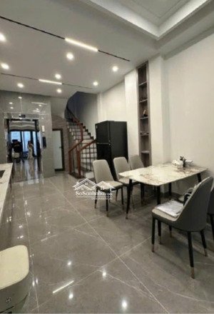cho thuê nhà riêng thang máy, ô tô vào phố hồng tiến, long biên dt 55m2 x 6 tầng, mt 4.5m, 33 tr/th