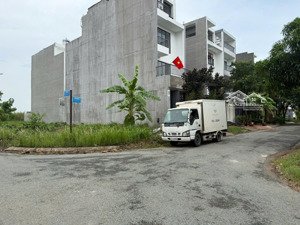 cần bán đất kdc 13e - lô góc 2 mt rộng thoáng - 151,5m2 - 45tr/m2 - lh: 0906694546