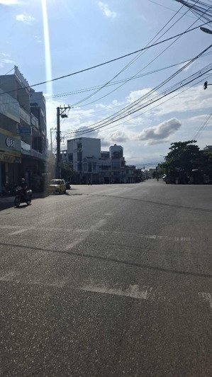 nhà bán lô góc đường đào tấn dt: 736m2 ngang 20m giá bán: 16tỷ300tr