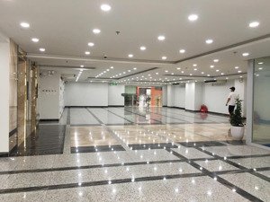chính chủ cho thuê sàn tầng 1 tòa nhà văn phòng mặt đường nguyễn văn cừ