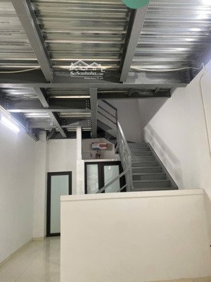 cho thuê văn phòng phố tư đình, dt 100m x 2 tầng, mt 5m, rb, giá 15tr