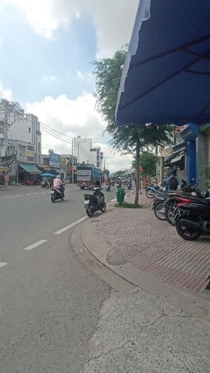 bán dãy phòng trọ tô ký 350m2, ngang 14 dài 25 đường 8m thông giá 12 tỷ 300