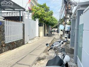 Cần bán căn nhà Cấp 4 đường Nguyễn Hoành , tp Nha trang
