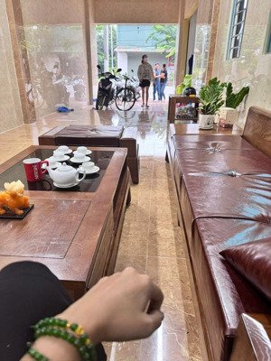 bán nhà 3 tầng. dt mỗi sàn 60m2. nhà xây năm 2022