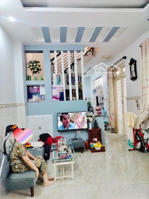 em cần bán gấp nhà 80m2 ngay chợ bình chánh giá 1tỷ850 đang cho thuê 7tr/tháng