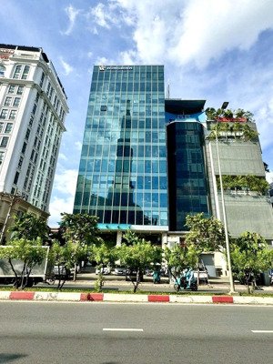 bán nhà mặt tiền phạm văn đồng. dt: 15 x 45m. kc: 2 hầm 12 tầng. giá 160 tỷ. hđ thuê 1,2 tỷ/tháng