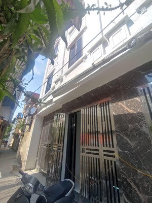 nhà mới xây 3 tầng hiện đại ngõ thông chợ quang trung mua ở hay đầu tư đều tốt