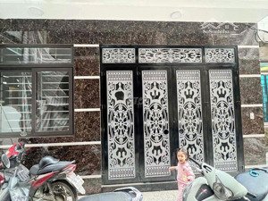 tôi cho thuê ngõ 16 huỳnh thúc kháng đđ 75m,4t,mt7,2m,t1 thông sàn,các tầng chia 2p, đủ đh giá 43tr