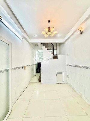 cho thuê nhà 100/8 thích quảng đức, p.5, q.phú nhuận - 4x10m - 2lầu - 3pn
