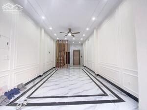 Bán nhà Cầu Đơ 5 tầng, thang máy, 45m², giá 9.x tỷ (x mầm non)