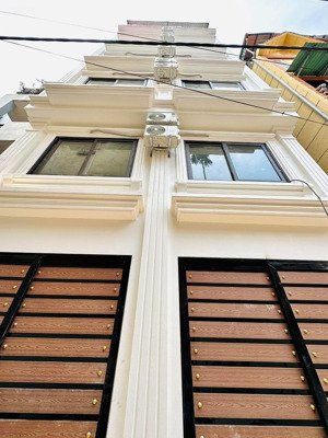 chdv hào nam 65m2 8 tầng thang máy 18 phòng khép kín. dòng tiền hơn 100tr/tháng, ngõ thông 2 thoáng