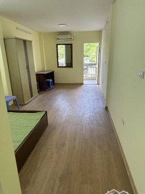 cho thuê tầng 2 làm vp hoặc để ở; số 269 nguyễn khang; dt 195m2; giá 11,5tr/ tháng; lh:0832134383.