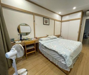 cho thuê biệt thự vinhomes thăng long. 5pn, 6vs, thang máy. ở ngay