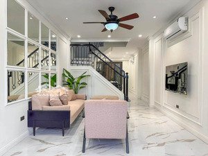 cho thuê nhà hiện đại 4 phòng ngủ, mới, đủ đồ tại tây hồ