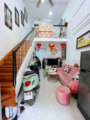 nhà đẹp ngõ thông phong. 24m2 4 tầng, 30m ra ô tô, 50m ra phố, trung tâm quận đống đa, giá 4.63 tỷ