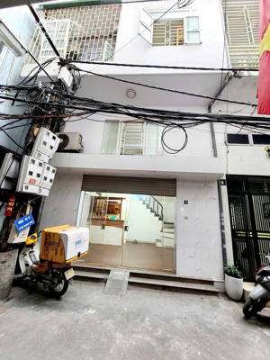 cho thuê nhà 30m2x 3 tầng,mặt ngõ 403 bạch mai, ngõ thông vừa ở vừa kinh doanh hoặc làm văn phòng.