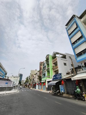 bán nhà mặt tiền đường chấn hưng , 6 tầng có thang máy gồm 15 pn đang cho thuê ,