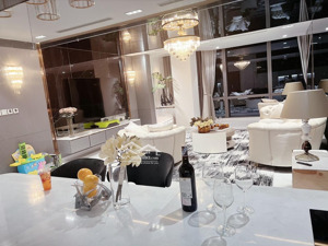 cần bán gấp mặt tiền đường khu vip phường phú thuận, quận 7. dt = 10 x 20m = 4 tầng giá chỉ 18 tỷ.