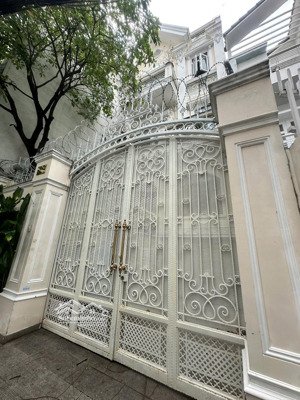 biệt thự sân vườn 235m2 có thang máy + hầm tại trung tâm phú nhuận - hồ biểu chánh, p11. 52tỷ