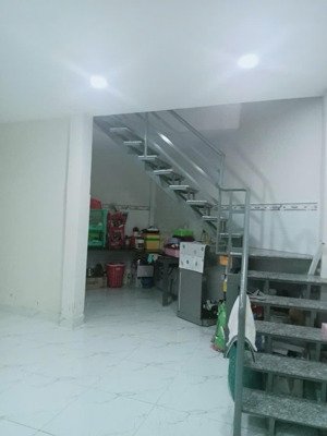 cho thuê nhà nguyên căn 01 trệt 01 lầu, hẻm xe hơi, đường phạm văn bạch.ngay nhà ga t3 tân sơn nhất