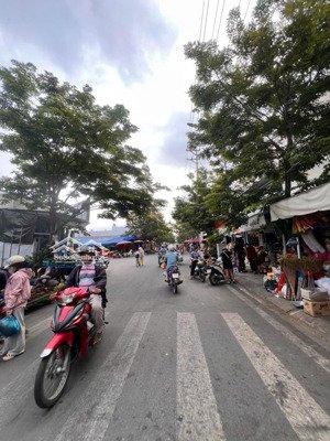 chính chủ cần bán đất khu phố chợ hàng rượu - phường trương quang trọng giá chỉ 1,x tỷ