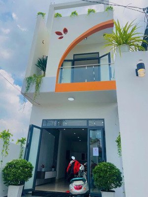 bán nhanh nhà 1 trệt 2 lầu thủ dầu một bình dương