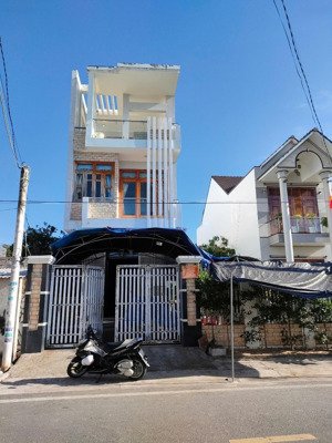 bán nhà trung tâm vạn giã, sát biển, ngay trung tâm hành chính, bán gấp giá ngộp