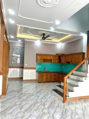 cho thuê nhà nguyên căn 3 tầng mới đẹp ngay cc bcon bee
