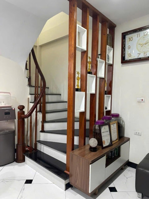 cho thuê nhà ngõ 21 lê văn lương. 40m2. kinh doanh. 5 tầng. full nội thất. giá 25tr/tháng