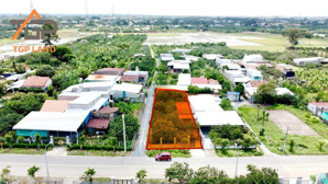 bán gấp nhà sân vườn mặt tiền đường hương lộ 9 sổ riêng thổ cư, cách nhà thờ tân triều chỉ 600m
