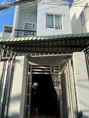 Nhà trục chính hẻm 233 Nguyễn Văn Cừ cho thuê lâu dài