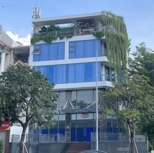 cho thuê sàn văn phòng trống suốt ngay vòng xoay trần não 180m2, 250m2