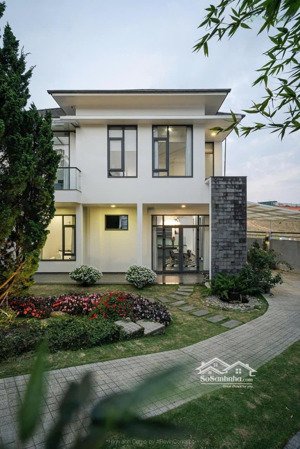 bán villa hiện đại sân vườn đẹp mặt tiền đường an sơn p.4 đà lạt, nguồn thu tốt (4 - 5tr/đêm)