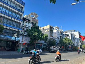 văn phòng trong toà nhà mặt tiền chu văn an - sẵn có thể vào setup sử dụng ngay lh: 0901469357