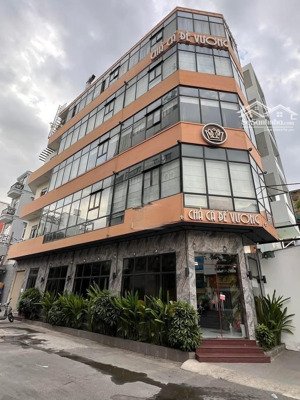 cho thuê nhà nguyên căn đường hoàng việt, p4. dt: 7x20m. 1 hầm trệt 3 lầu. sàn suốt. giá 55tr/tháng
