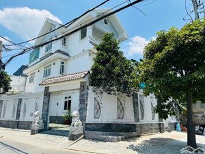 cho thuê nhà cấp 4 150m2 có sân rộng giá 8tr phù hợp để làm kho , vp ...vv