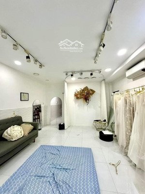 cho thuê nhà hẻm 7m. 150/4 đặng văn ngữ, p13, phú nhuận