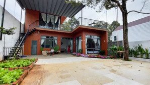 căn nhà vườn bảo lộc dành cho 03 thế hệ. diện tích 220m2. đầy đủ nội thất. nhà mới ở ngay