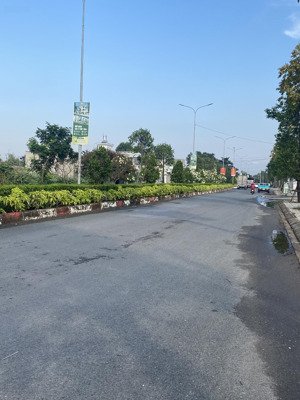 cần bán 2 lô đất nền mặt đường nguyễn văn cừ rộng 32m dự án khu đô thị sinh thái chánh mỹ ven sông